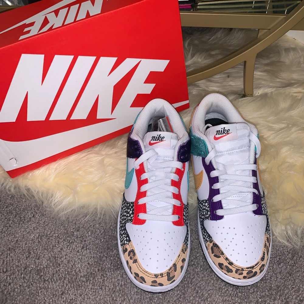 Brand new with tags women size 7 safari dunks
